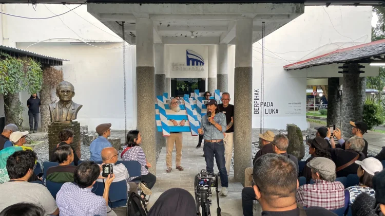 “Berpihak pada Luka”, Jejak Eksperimental Harry Suliztiarto di Galeri Soemardja ITB