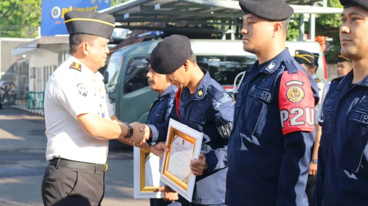 Kalapas Banceuy Berikan  Penghargaan Pegawai  Gagalkan Penyelundupan Narkoba