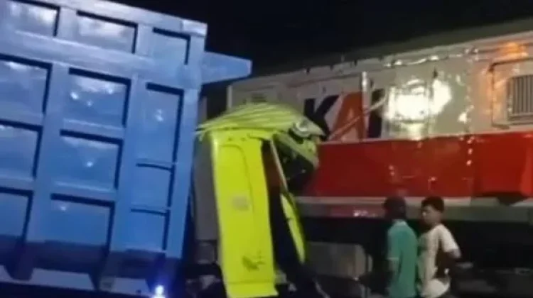 Parkir Sembarangan di Sekitaran Rel Berpotensi Kecelakaan Kereta