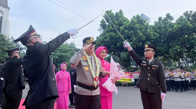 Diiringi Pedang Pora, Dedi Supriyadi Siap Jalani Tugas Kapolrestabes Bandung