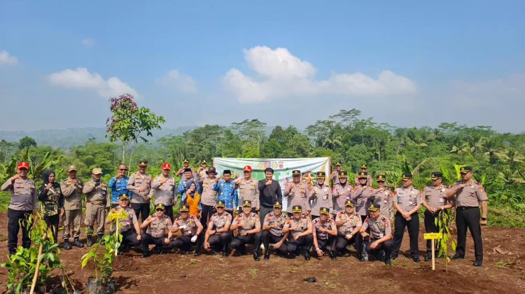 Serdik Sespimma Polri Angkatan ke-75 Gelar Aksi Tanam Pohon di Salawu Tasikmalaya