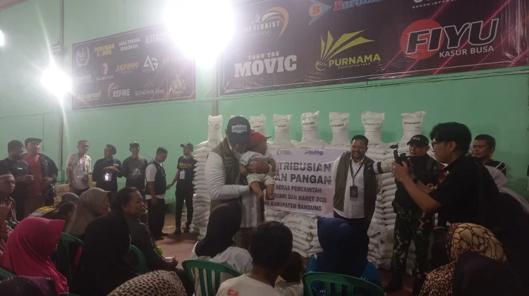BULOG Percepat Bantuan Pangan, Ribuan Warga Bandung Dapat Beras dan MinyaKita