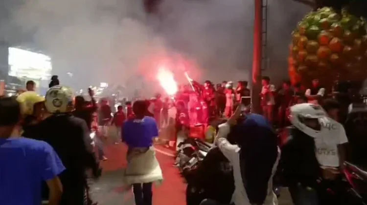Ribuan Bobotoh di Subang Rayakan Persib Raih Hatrick Juara