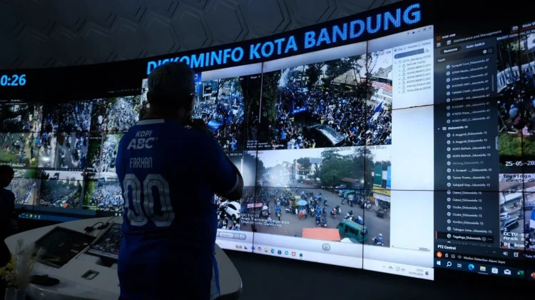 Kota Bandung Berpesta, Jalanan pun Dipadati Bobotoh