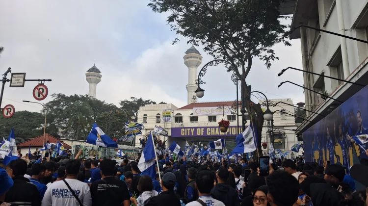 Lautan Bobotoh Padati Asia Afrika, Bandung Bersiap Sambut Trofi Juara Persib