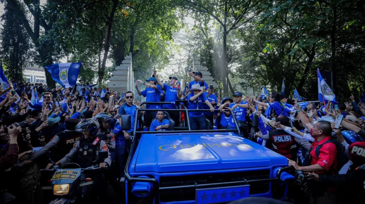 Lautan Bobotoh Padati Bandung, Konvoi Juara Persib Berlangsung Meriah