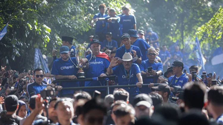Parkir Liar saat Konvoi Juara Persib Picu Kemacetan Parah di Kota Bandung