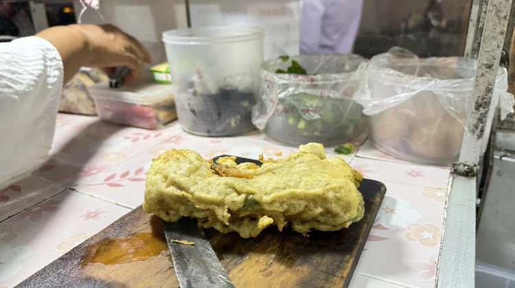 Mendoan Barokah Cirebon Sajikan Tempe Gulung Unik Favorit Pecinta Kuliner Malam