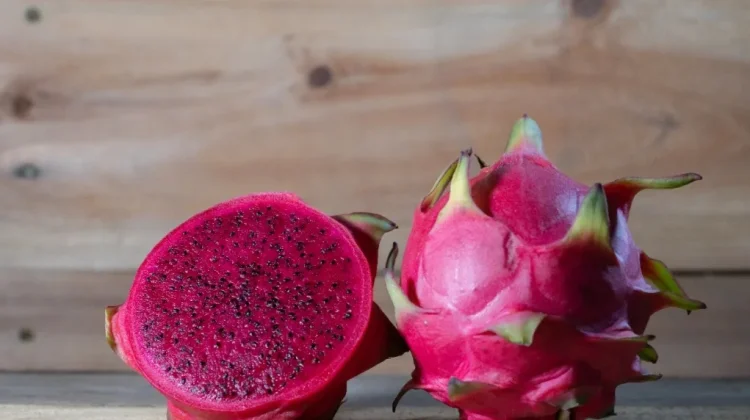 Segarnya Buah Naga yang Kaya Manfaat