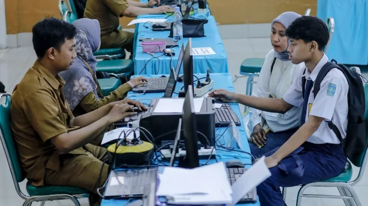 SPMB Maung 2026 Dimulai, SMKN 1 Cimahi Siagakan Petugas Bantu Kendala Pendaftaran