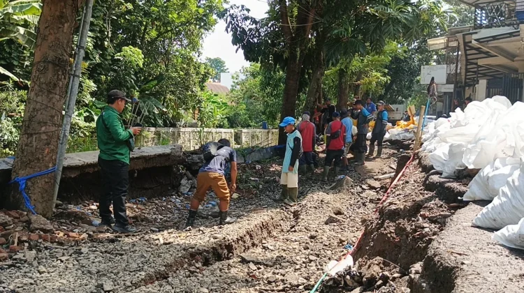 DSDABM Tangani sementara Jalan Amblas di Kiaracondong Bandung