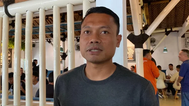 Tiga Gelar Persib Jadi Momen Bersejarah bagi Dedi Kusnandar
