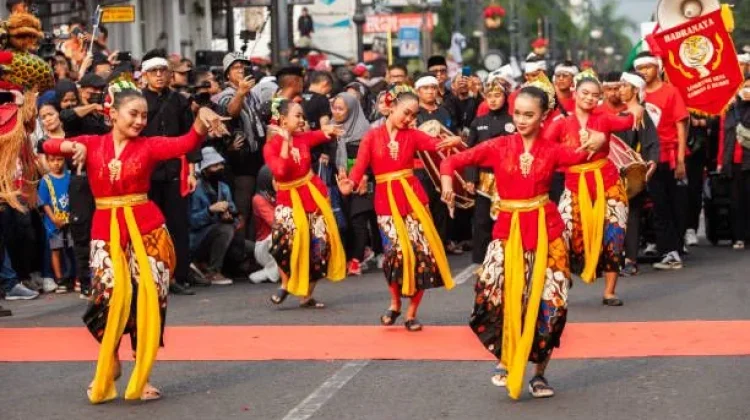 Tari Ketuk Tilu, Warisan Sunda yang Mengajarkan Arti Syukur dan Kebersamaan