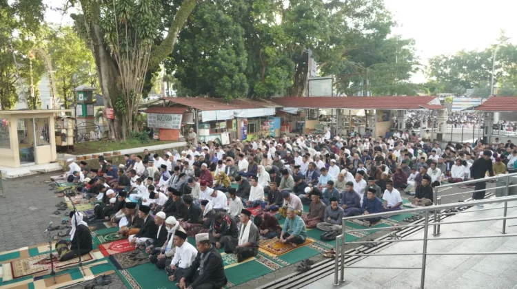 Shalat Idul Adha, Khatib Ena : Pentingnya Sisa Usia untuk Bertaubat