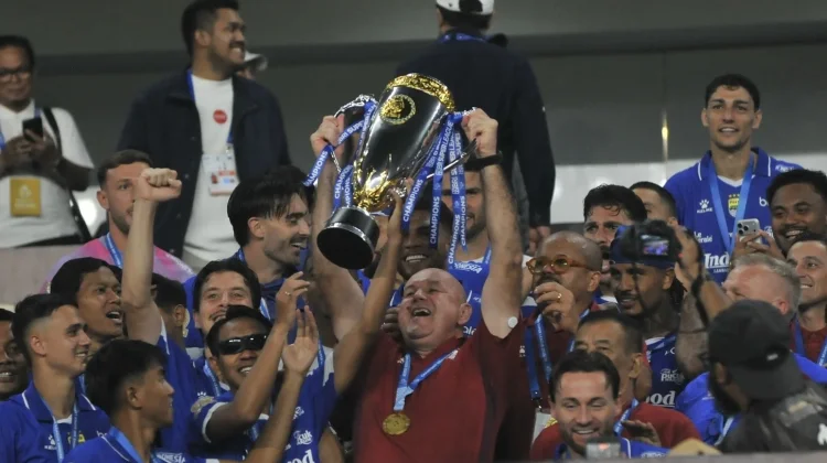 Bojan Hodak Bangga Bawa Persib Ukir Rekor Juara