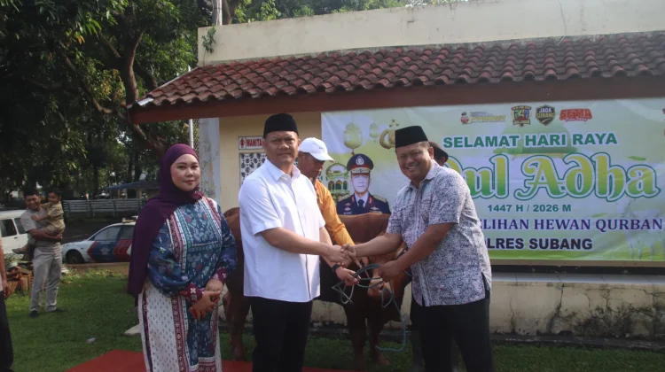 Polres Subang Salurkan Hewan Kurban 12 Ekor Sapi dan 10 Ekor Domba