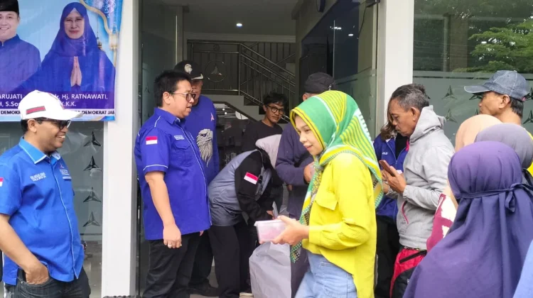 DPD Demokrat Jabar Salurkan Ratusan Paket Daging Qurban untuk Masyarakat