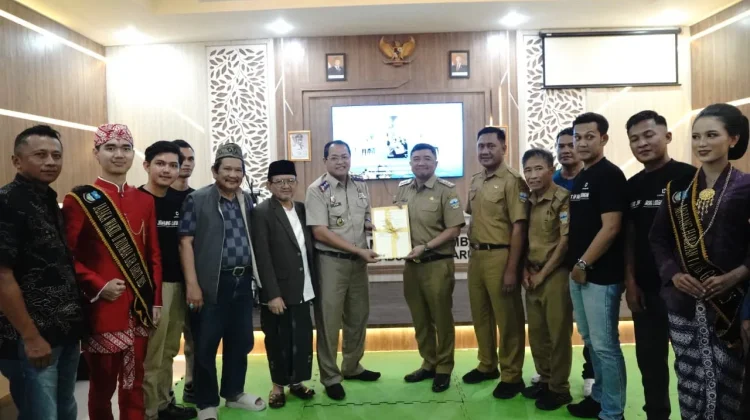 Pemkab Garut Serahkan Legalitas Lahan Alun-Alun Limbangan