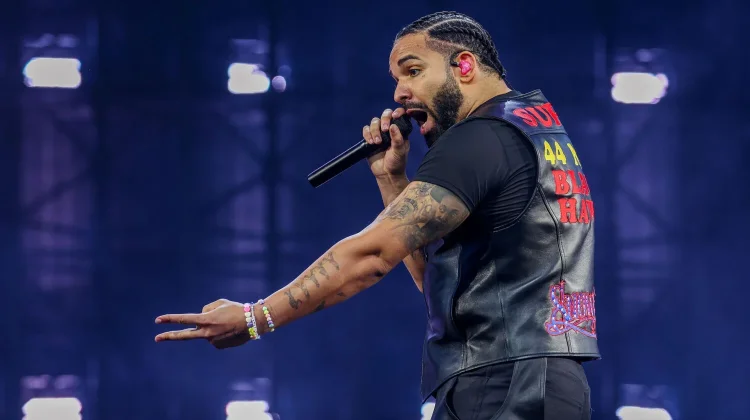 Drake Memuncaki  Billboard Hot 100, Kalahkan Rekor Michael Jackson