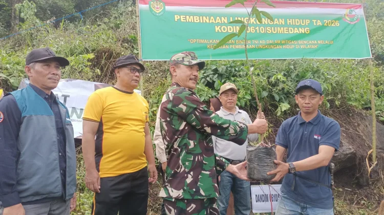 Kodim 0610/Sumedang Dorong Kesadaran Lingkungan lewat Pembinaan di Gunung Geulis