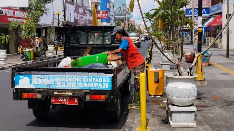 Pemkot Tasikmalaya Pastikan Penanganan Sampah di HZ Mustofa selesai Hari Ini