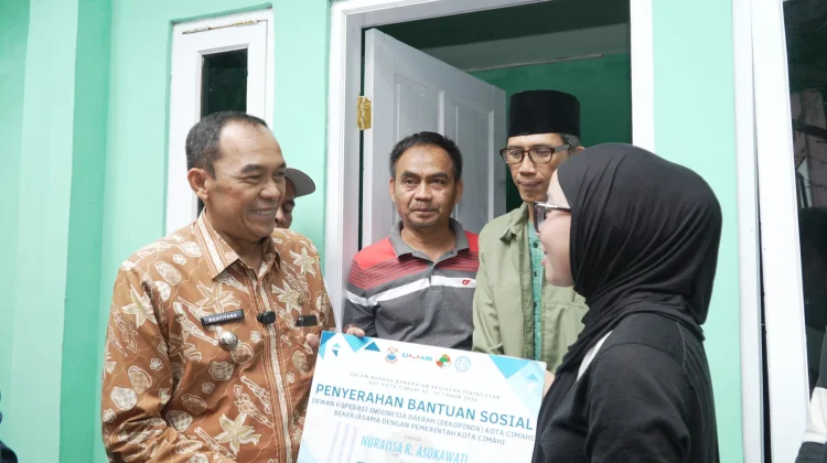 Pemkot Cimahi Salurkan Bansos untuk Warga Rentan, Wali Kota Tekankan Kemandirian