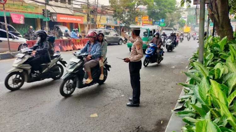 Polsek Cimahi Atur Lalu Lintas, Operasi Jajaran Lodaya Fokus Cegah Kemacetan