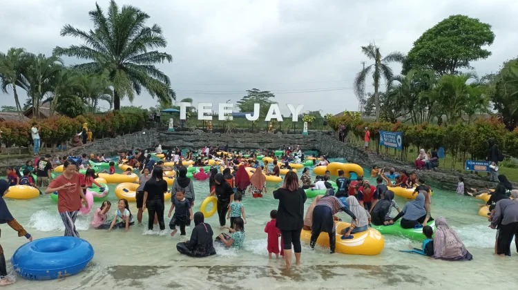 Libur Panjang Iduladha, TeeJay Waterpark Tasikmalaya Diserbu Wisatawan