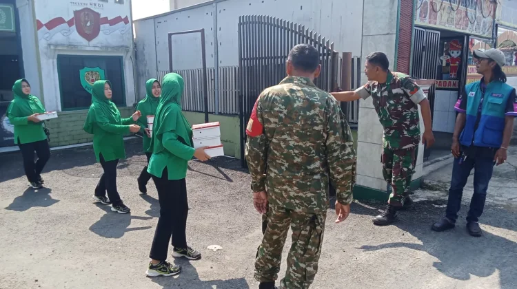 Koramil 0504/Sagalaherang Gelar Kesalehan Sosial lewat Jumat Berkah