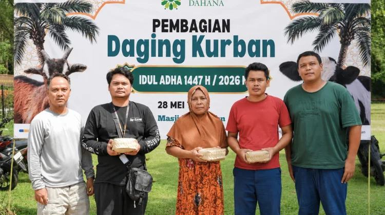 DAHANA Salurkan 48 Hewan Kurban Sapi dan Kambing ke Masyarakat Sekitar Perusahaan
