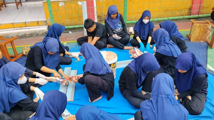 Kurban di SMPN 4 Tasikmalaya, Media Pembelajaran Makna Berbagi dan Pengorbanan