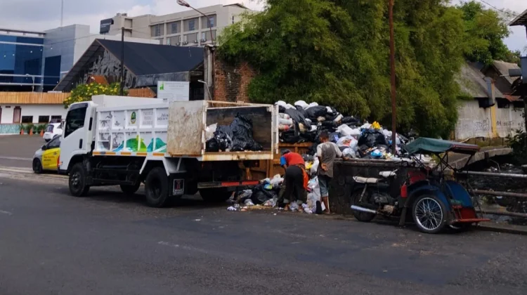 Tangani Sampah, DLH Kota Tasikmalaya : Kami Tidak Libur