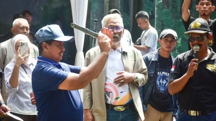 Sumedang Tuan Rumah Kejuaraan Lempar Pisau dan Kampak