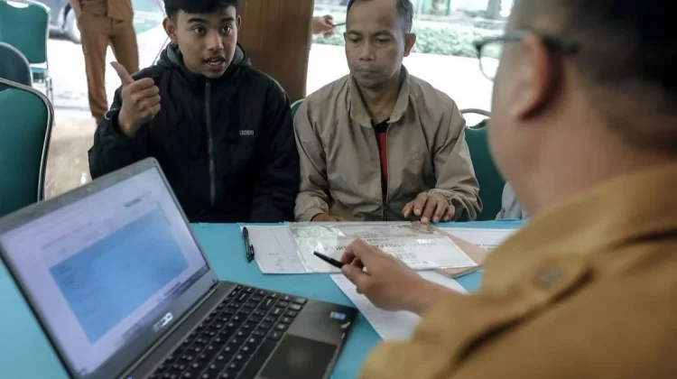 Ribuan Berkas Diverifikasi, Jalur Nilai Rapor Jadi Favorit di SMKN 1 Cimahi