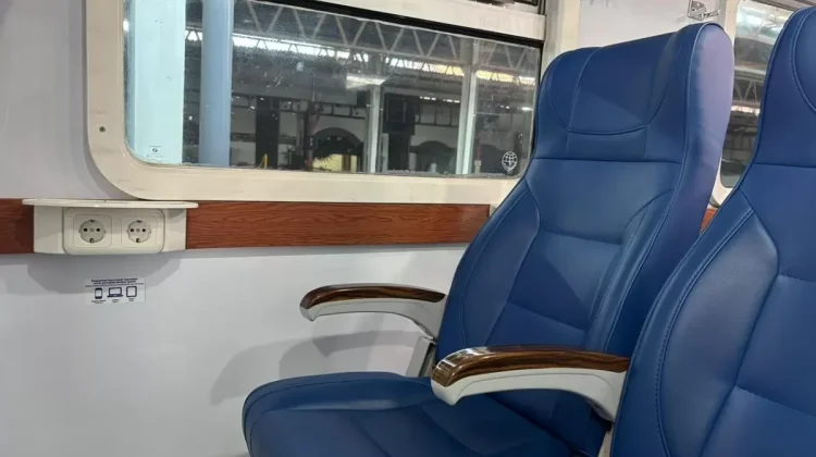 KCIC Ingatkan Penumpang Gunakan Fasilitas Pengisian Daya Secara Bijak