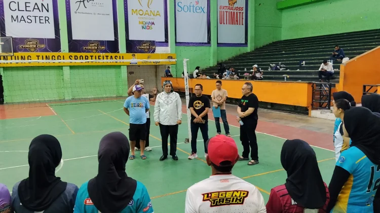 Berikan Dukungan PBVSI di Porprov, Diky Candra Tinjau Langsung Latihan Tim Voli
