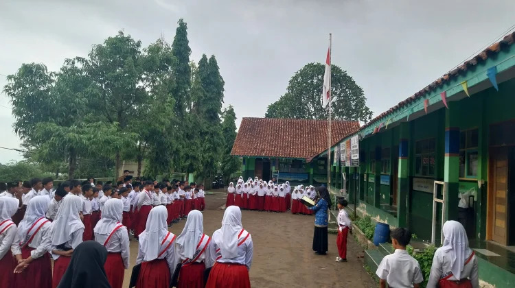 Siswa SDN 3 Cisayong Tasikmalaya Semangat Ikuti Upacara Hari Lahir Pancasila