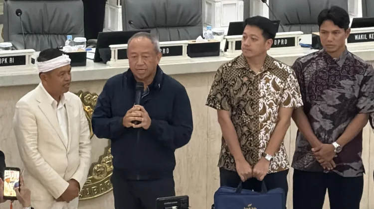 Persib Juara Tiga Kali Beruntun, KDM Beri Kadeudeuh 1 Miliar