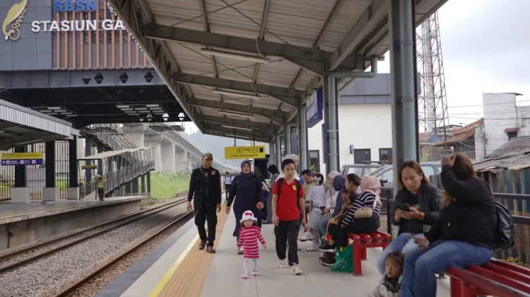 Libur Lebaran Haji, Commuter Line Bandung Jadi  Andalan