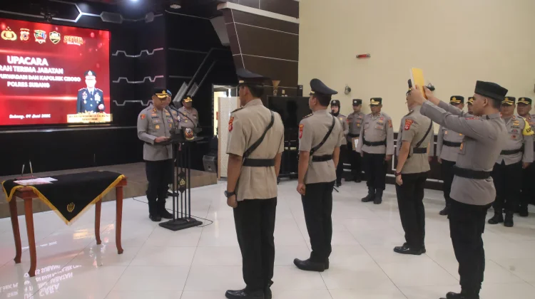 Dua Jabatan Kapolsek di Jajaran Polres Subang Diserahterimakan