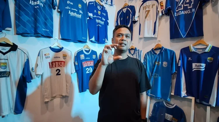 Dari 1994 hingga Juara Terbaru, Jersey Persib Bandung Dipamerkan