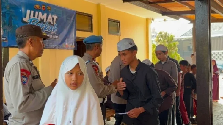 Jumat Berkah Serentak, Polresta Bandung Santuni 1.000 Anak Yatim di 20 Polsek