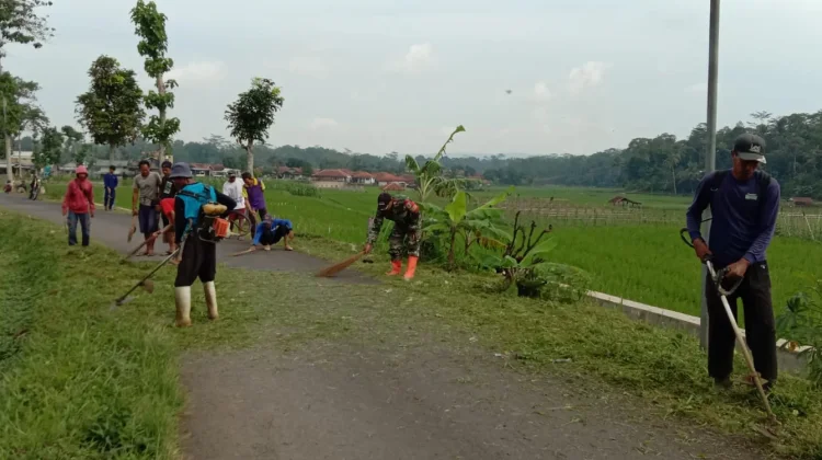 Babinsa Koramil Tanjungsianng Jadi Motivator Warga saat Karya Bakti