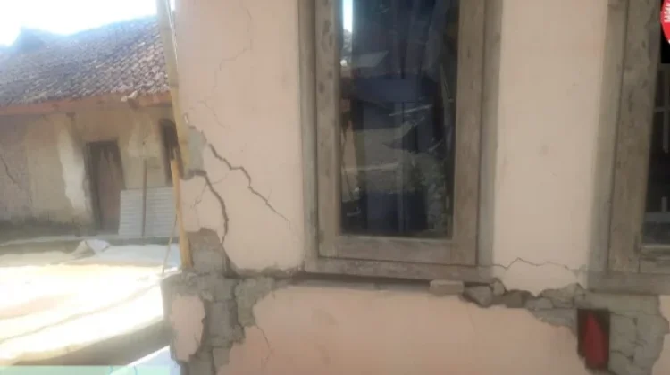 Pergeseran Tanah, 25 Rumah di Desa Cupunagara Subang Rusak, 240 KK Terdampak