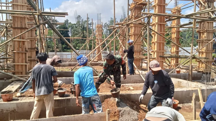 Babinsa Koramil Sagalaherang Jadi Motor Penggerak Pembangunan Mesjid