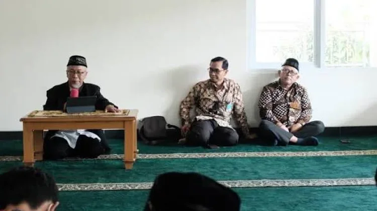 Pelihara Iman Taqwa, Lestarikan Bahasa Sunda lewat Khutbah