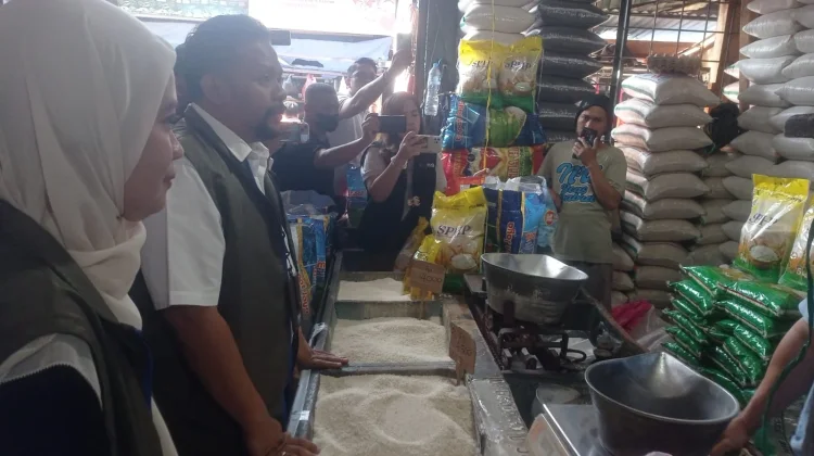 Sidak Pasar BULOG Jabar Ungkap Harga Pangan Stabil, Stok Beras Berlimpah