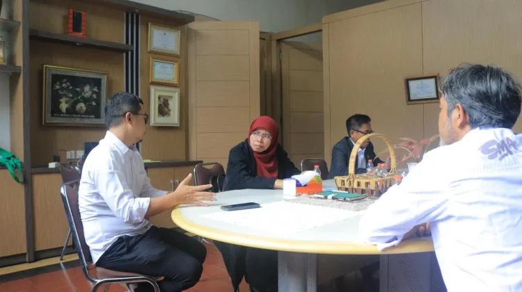 Siti Muntamah Soroti Kendala Verifikasi saat Tinjau SPMB di SMAN 3 dan 5 Bandung