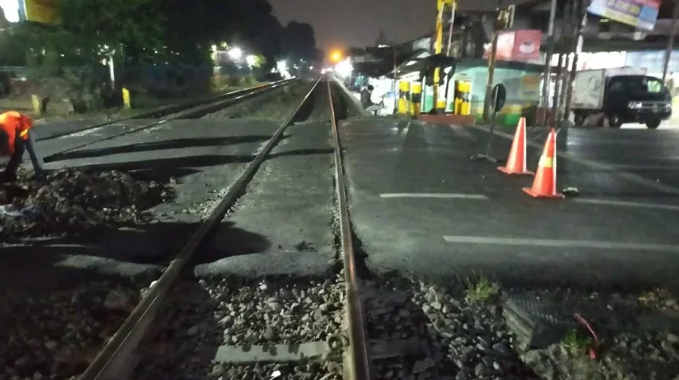 Jaga Pelayanan Prima, KAI Lakukan Perbaikan Geometri Lintasan