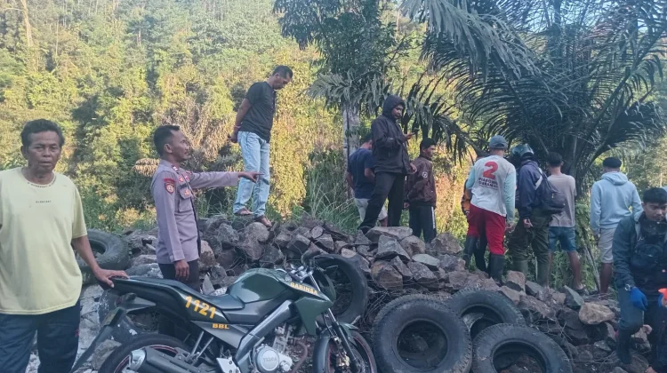 Rem Blong, Truk Fuso Masuk Sungai, 6 Orang Luka-Luka